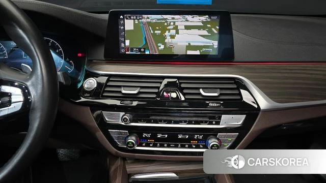 BMW 5 Series (G30) 2019 Белый из Кореи, фото 5