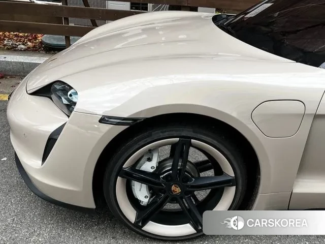 Porsche Taycan 2021 Жемчужный цвет из Кореи, фото 5