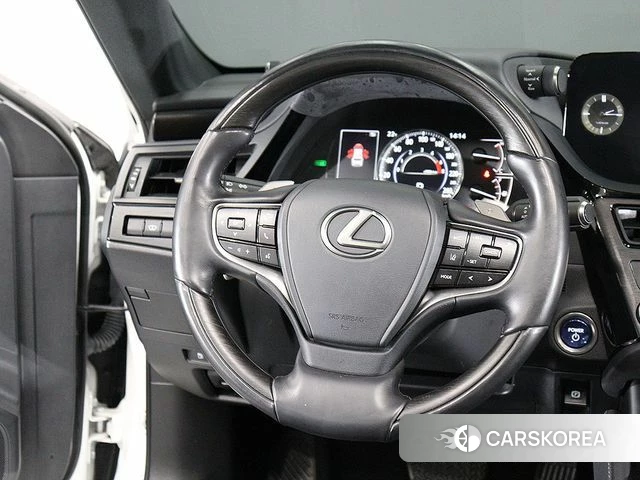 Lexus ES300h 7th generation 2022 Белый из Кореи, фото 5