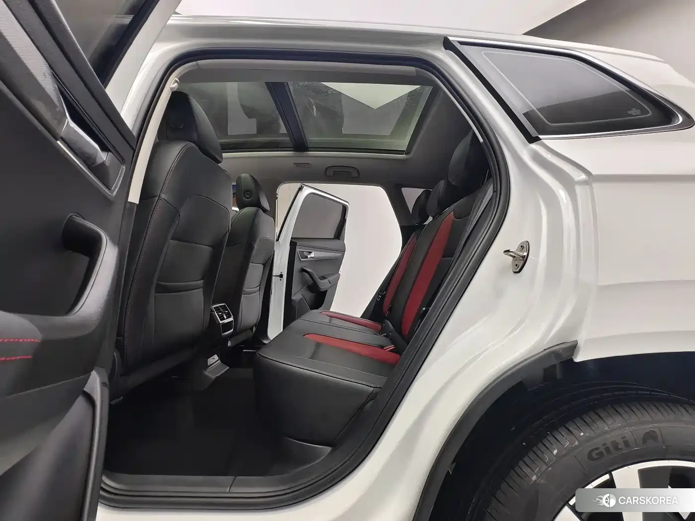 Skoda Krok 2023 Белый из Китая, фото 5
