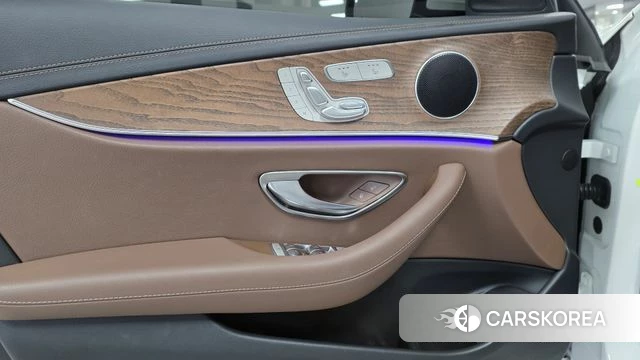 Mercedes-Benz E-Class W213 2023 Белый из Кореи, фото 5