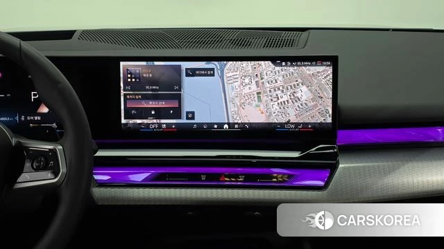 BMW 5 Series (G60) 2025 Черный из Кореи, фото 5