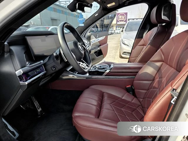 BMW 7 Series (G70) 2023 Белый из Кореи, фото 5