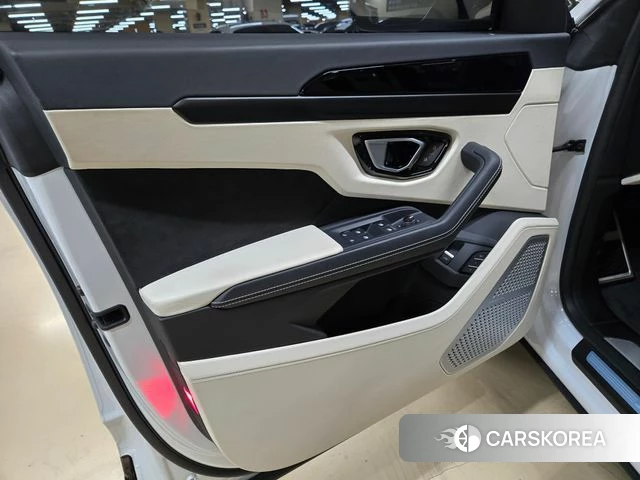 Lamborghini Urus 2023 Белый из Кореи, фото 5