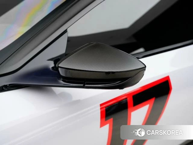Aston Martin DBS 2019 Белый из Китая, фото 5