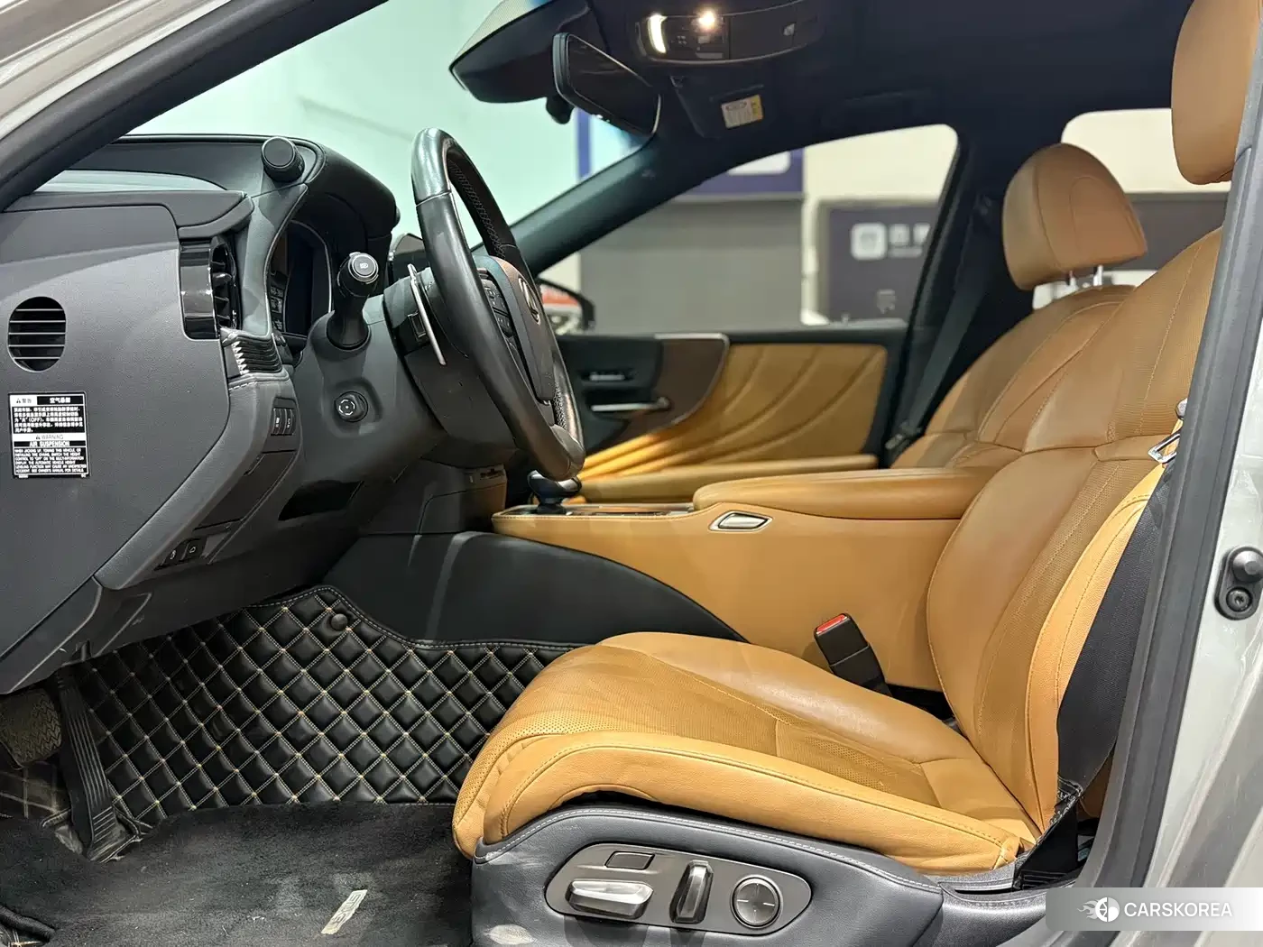 Lexus LS 2022 Silver/gray из Китая, фото 5