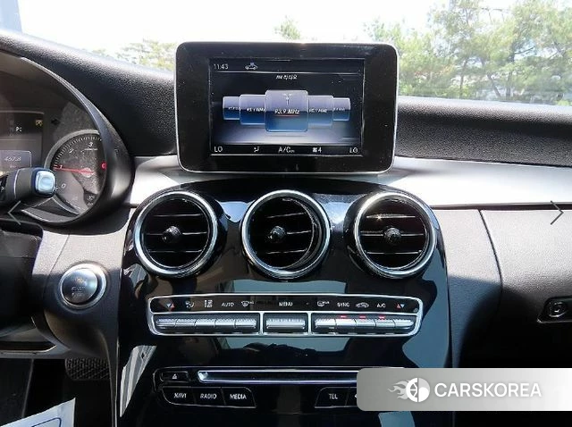Mercedes-Benz C-Class W205 2018 Белый из Кореи, фото 5