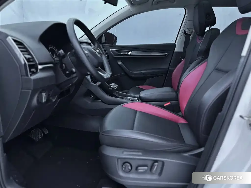 Skoda Karoq 2022 Белый из Китая, фото 5