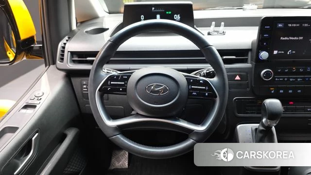 Hyundai Staria 2023 Желтый из Кореи, фото 5