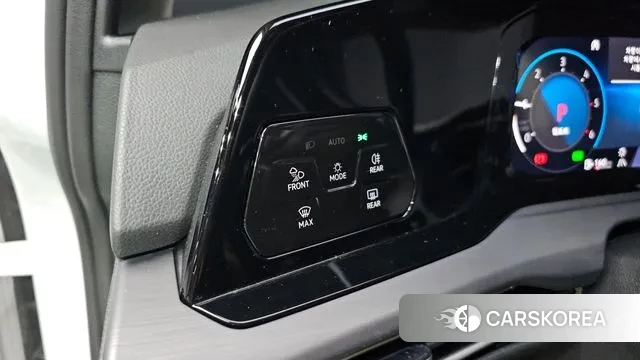 Volkswagen Golf 8th Generation 2023 Белый из Кореи, фото 5