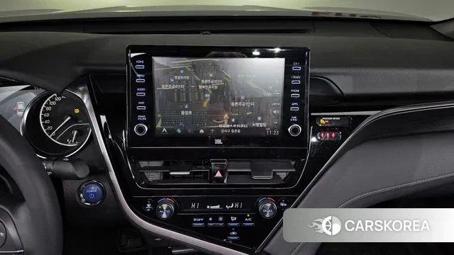 Toyota Camry (XV70) 2023 Серебристо-серый из Кореи, фото 5