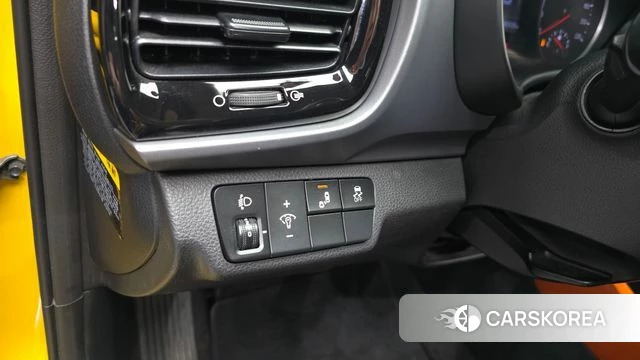 Kia Stonic 2018 Желтый из Кореи, фото 5