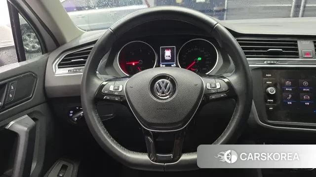 Volkswagen Tiguan second Generation 2018 Белый из Кореи, фото 5