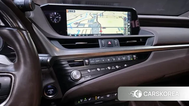 Lexus ES300h 7th generation 2021 Белый из Кореи, фото 5