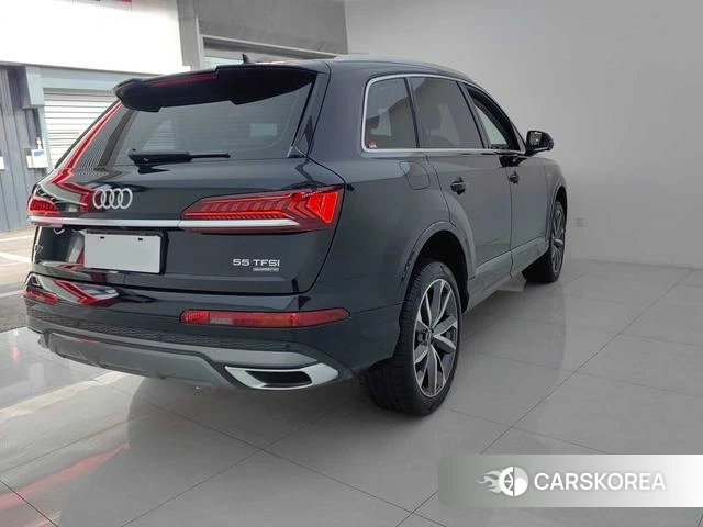 Audi Q7 2021 Черный из Китая, фото 5