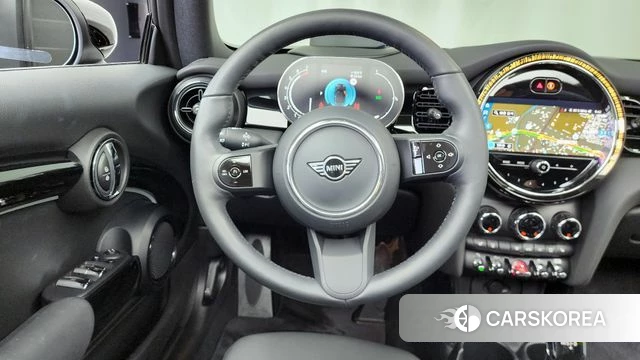 Mini Cooper Convertible 2024 Черный из Кореи, фото 5