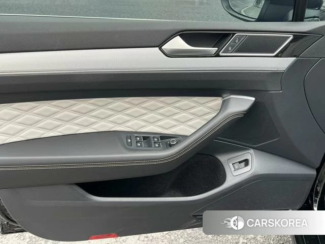 Volkswagen Magotan 2025 Черный из Китая, фото 5