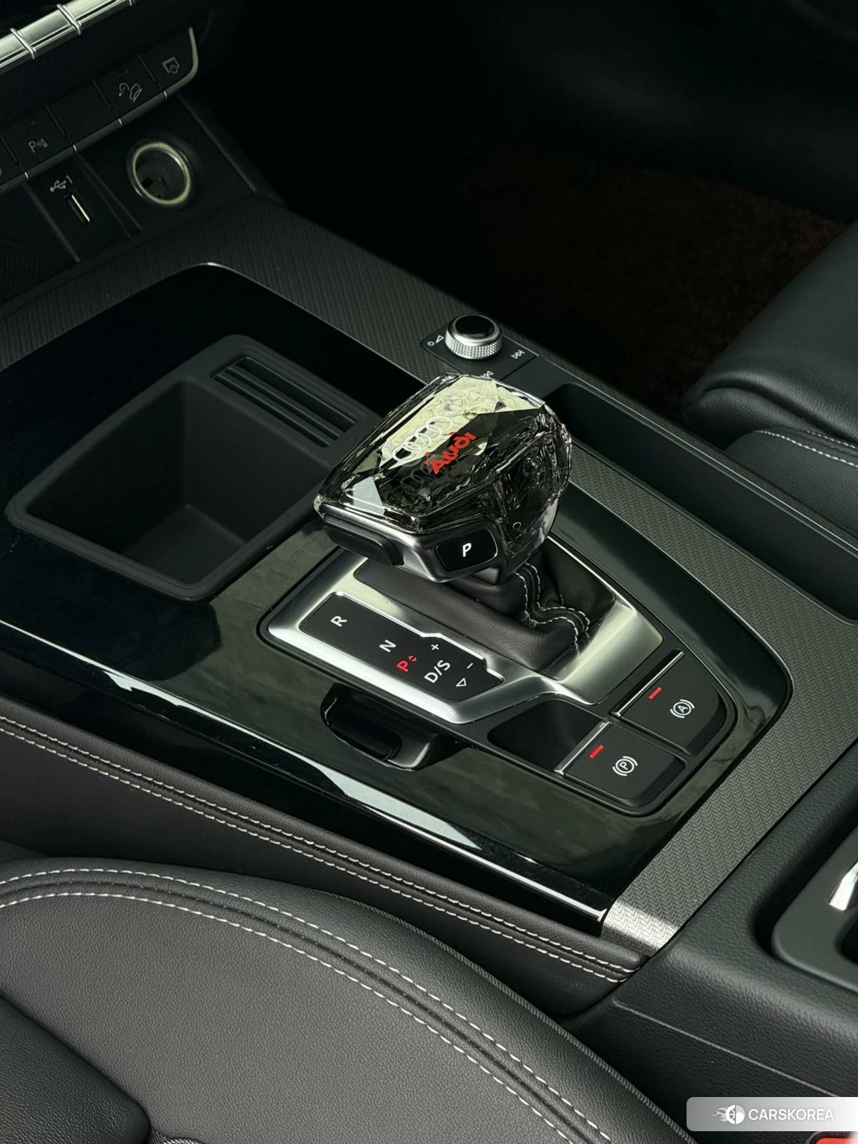 Audi Q5L 2022 Серебристо-серый из Китая, фото 5