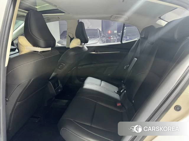 Toyota Camry 2024 Серебристо-серый из Китая, фото 5