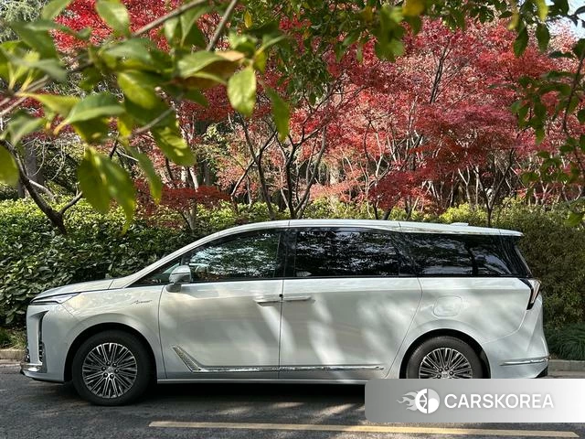 Buick GL8 PHEV 2024 Шампань из Китая, фото 5
