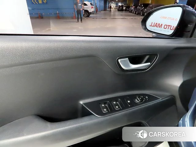 Kia Stonic 2018 Синий нефрит из Кореи, фото 5