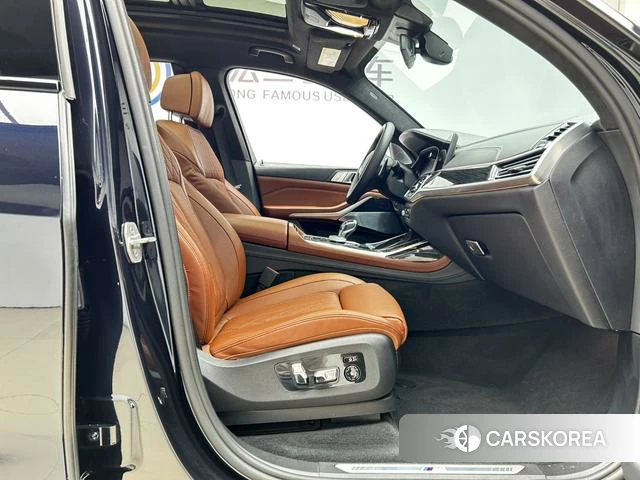 BMW X7 2021 Черный из Китая, фото 5