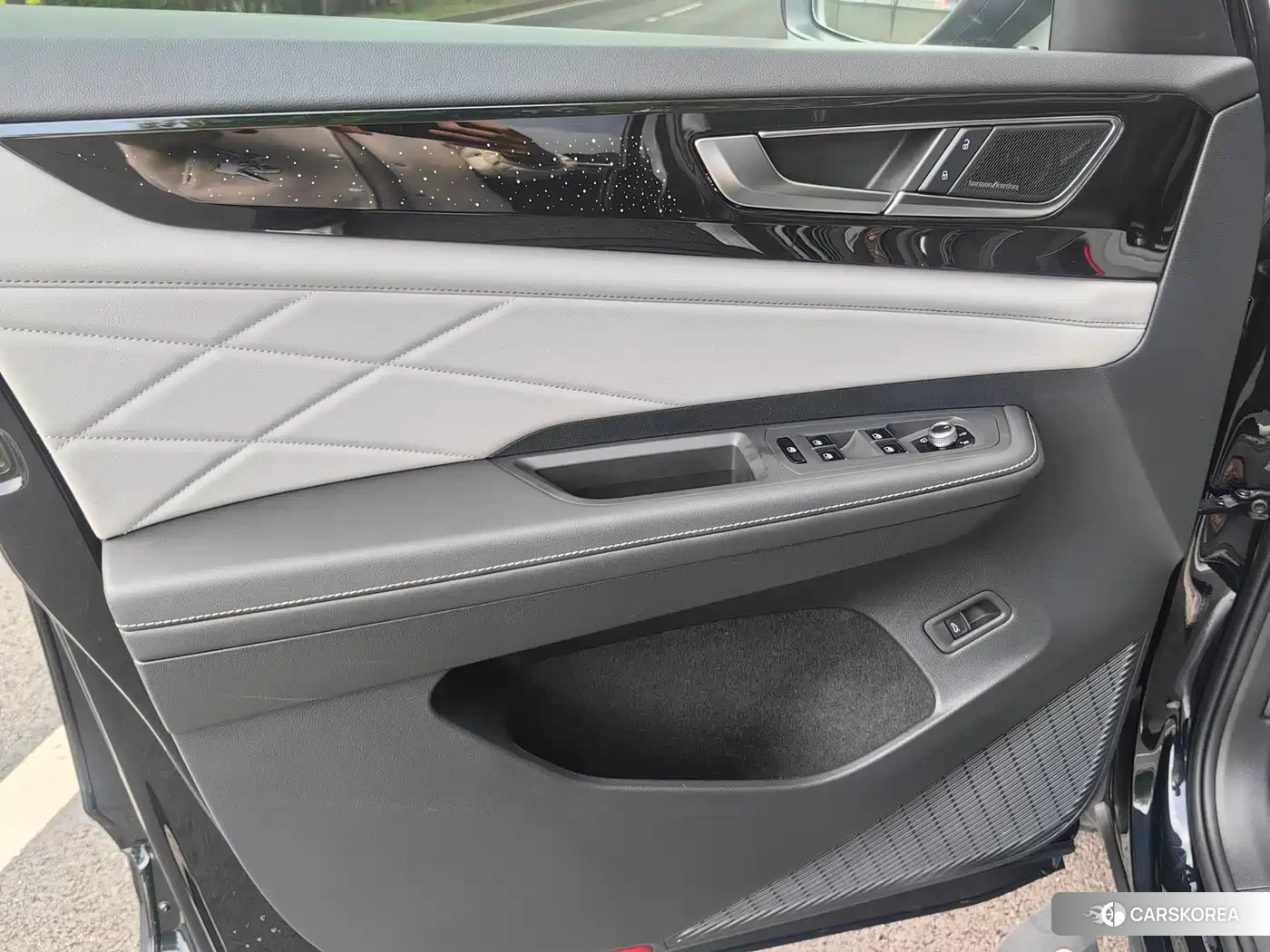 Volkswagen Touareg 2023 Черный из Китая, фото 5