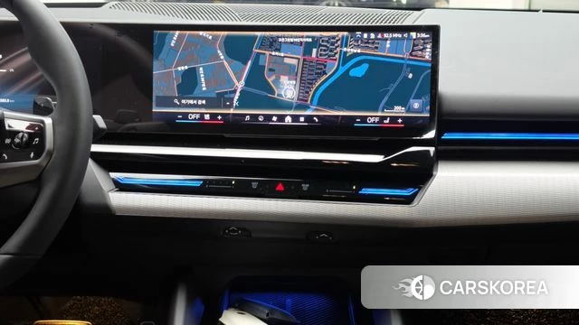 BMW 5 Series (G60) 2024 Светло-серебряный цвет из Кореи, фото 5