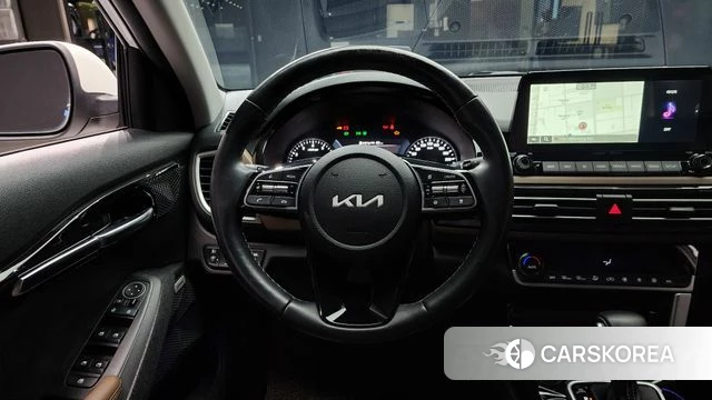Kia Seltos 2022 Белый из Кореи, фото 5