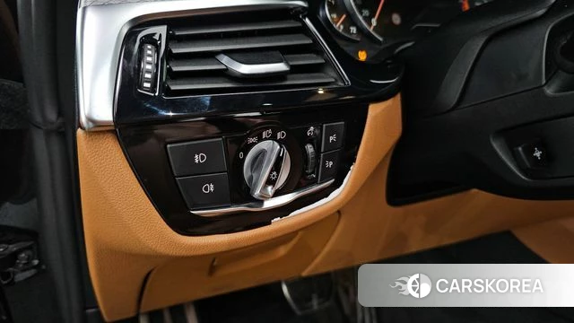 BMW 5 Series (G30) 2018 Синий из Кореи, фото 5
