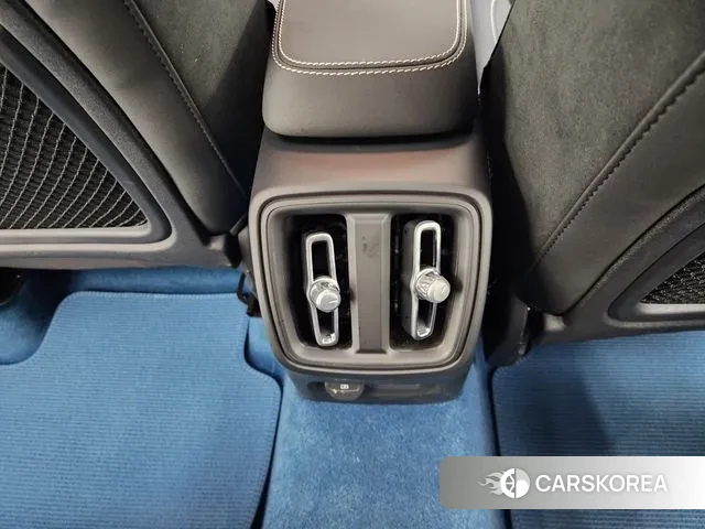 Volvo C40 Richards 2024 Белый из Кореи, фото 5