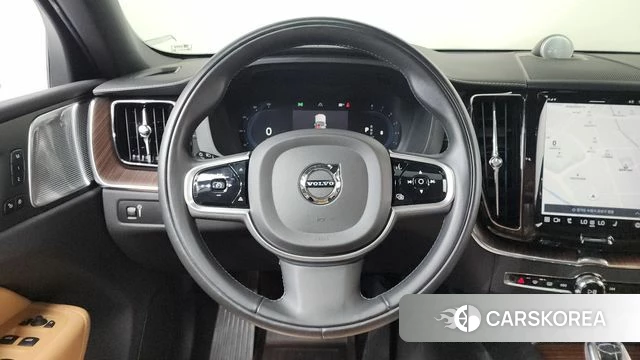 Volvo XC60 second Generation 2022 Белый из Кореи, фото 5