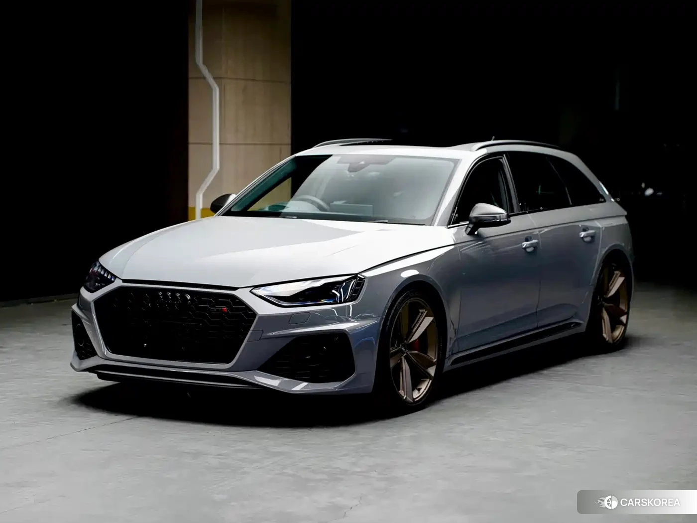 Audi RS 4 2022 Silver/gray из Китая, фото 5