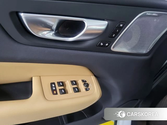 Volvo XC60 second Generation 2023 Белый из Кореи, фото 5