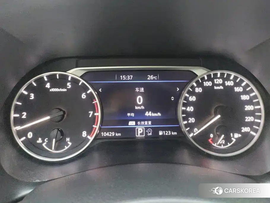 Nissan Sylphy 2025 Silver/gray из Китая, фото 5
