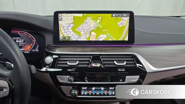 BMW 5 Series (G30) 2023 Белый из Кореи, фото 5