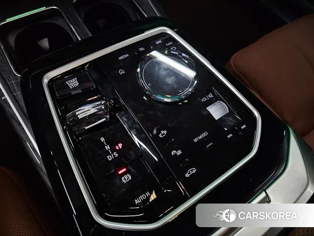 BMW 7 Series (G70) 2024 Черный из Кореи, фото 5