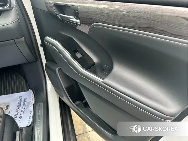 Toyota Crown Lufang 2024 Белый из Китая, фото 5