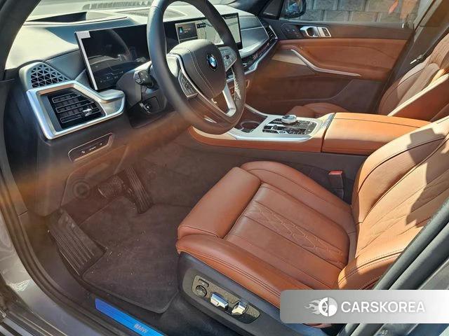 BMW X7 (G07) 2025 Серебристо-серый из Кореи, фото 5
