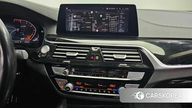 BMW 5 Series (G30) 2020 Серебряный из Кореи, фото 5