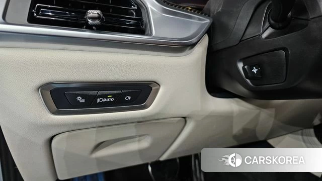 BMW X7 (G07) 2025 Серебристо-серый из Кореи, фото 5