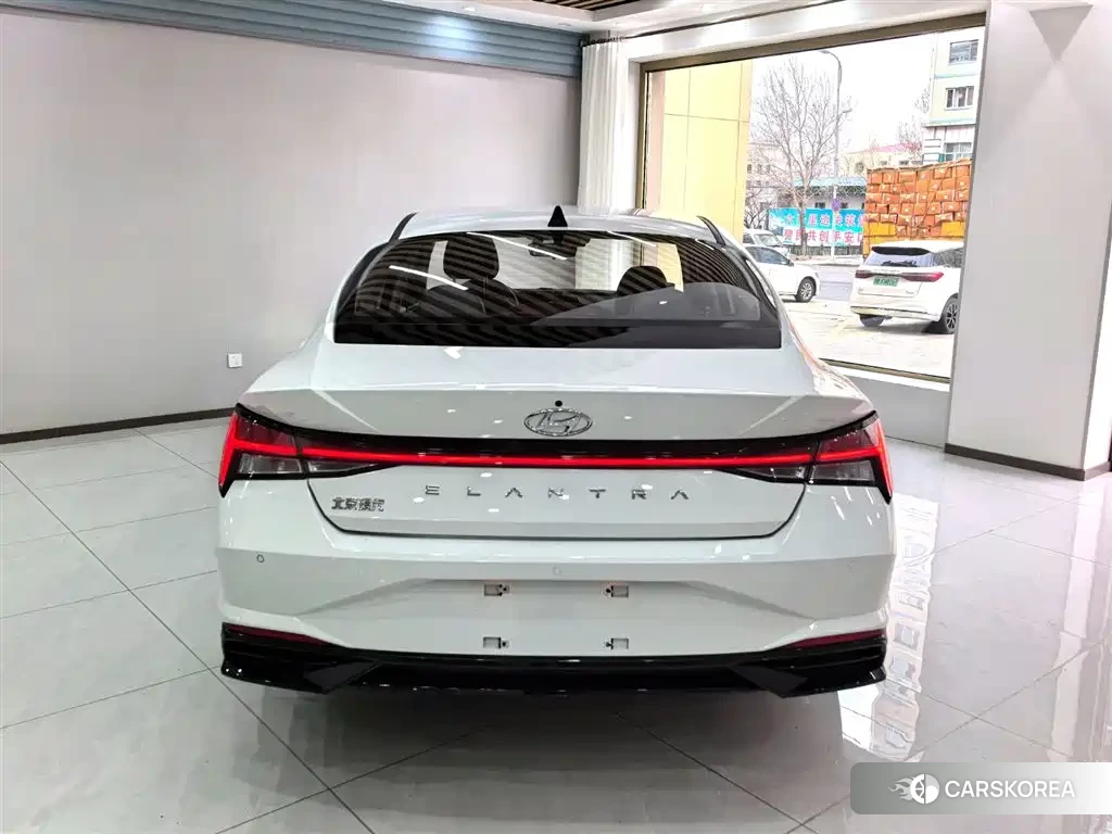 Hyundai Elantra 2023 Белый из Китая, фото 5