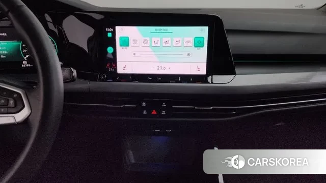 Volkswagen Golf 8th Generation 2023 Белый из Кореи, фото 5