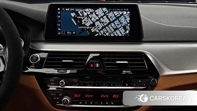 BMW 5 Series (G30) 2018 Цвет галактики из Кореи, фото 5