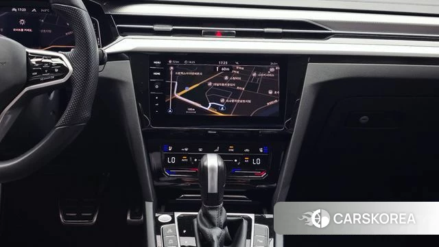 Volkswagen Arteon 2023 Белый из Кореи, фото 5