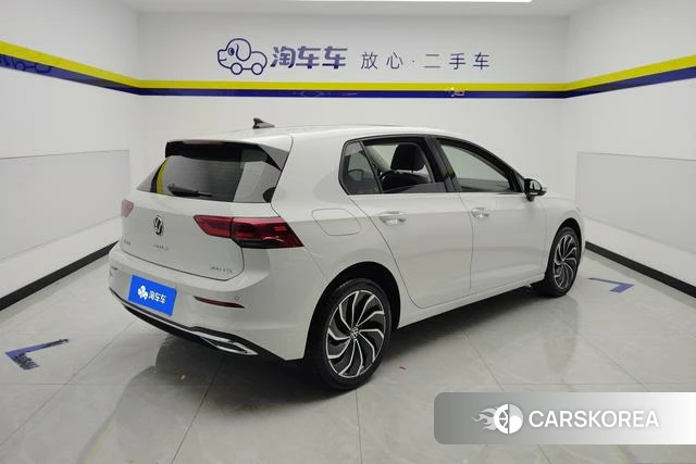 Volkswagen Golf 2023 Белый из Китая, фото 5