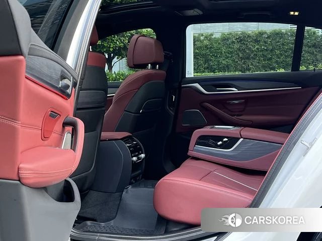 BMW 5 series 2023 Белый из Китая, фото 5