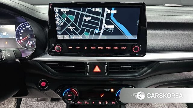 Kia The New K3 2nd generation 2021 Белый из Кореи, фото 5
