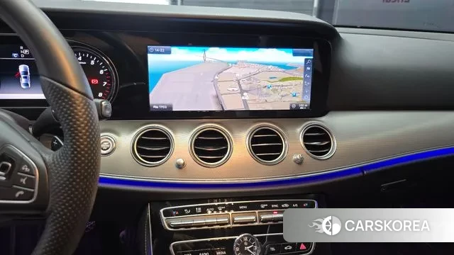 Mercedes-Benz E-Class W213 2018 Белый из Кореи, фото 5