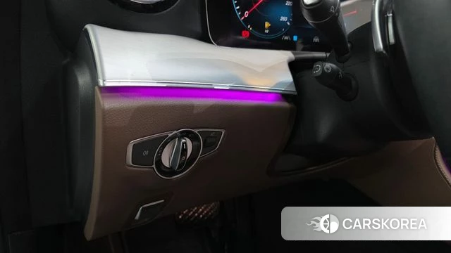 Mercedes-Benz E-Class W213 2021 Белый из Кореи, фото 5